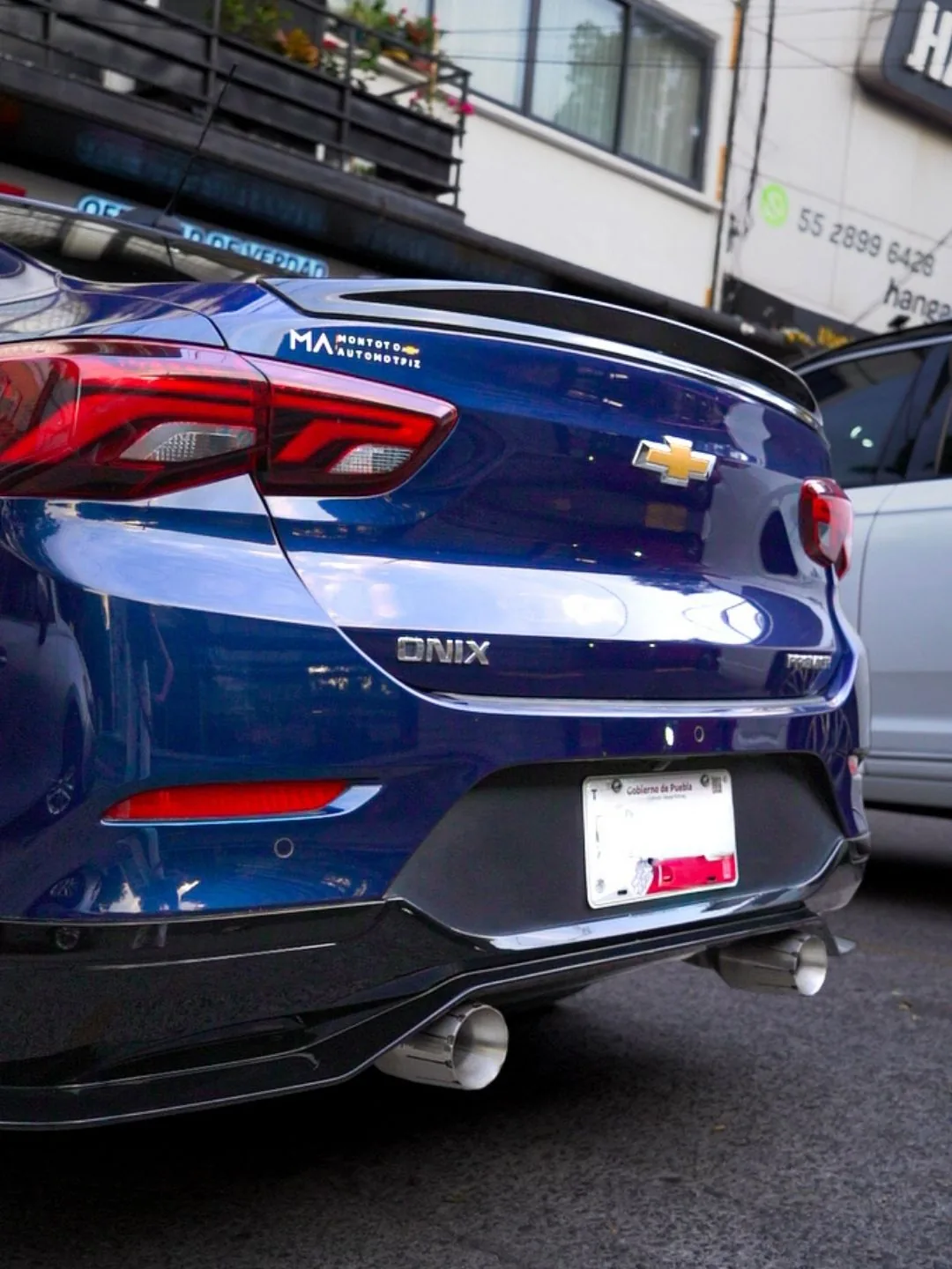 Barra strut de refuerzo de chasis instalada en Chevrolet Onix