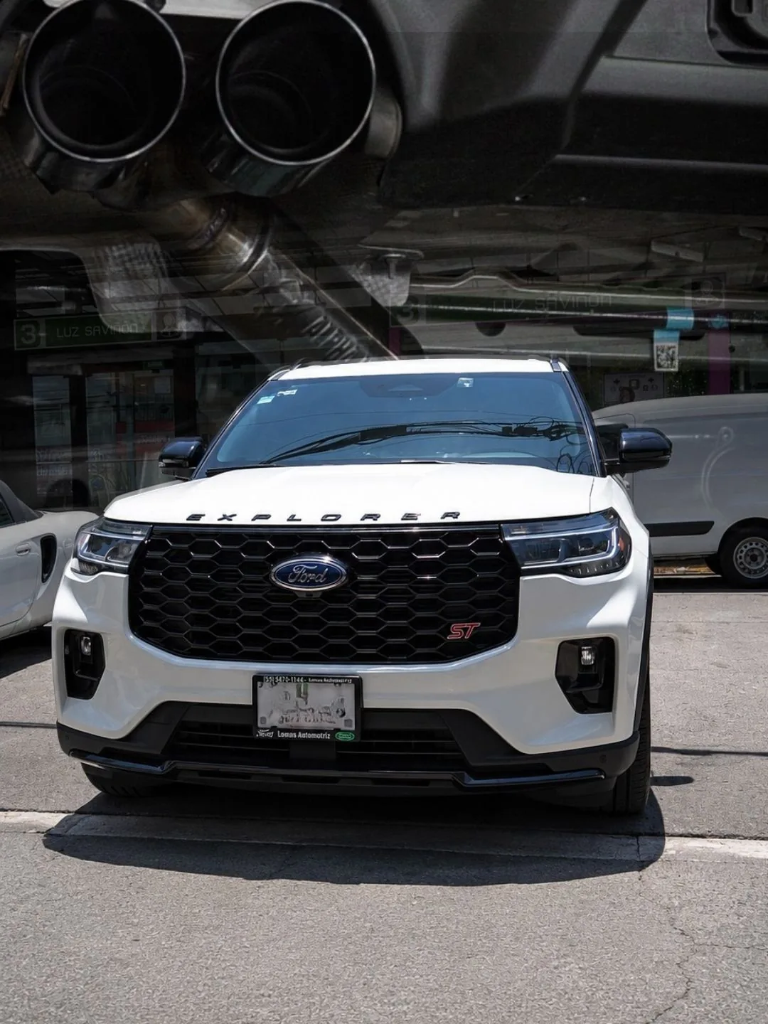 Sistema catback de acero inoxidable instalado en Ford Explorer ST
