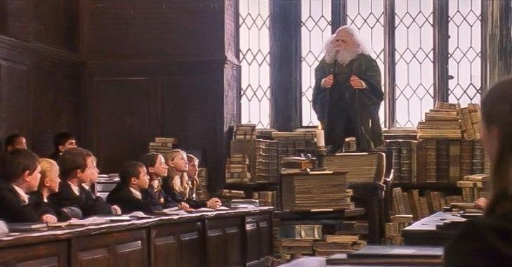 Trong lớp học phép đầu tiên, Harry đã được học về phép gì?