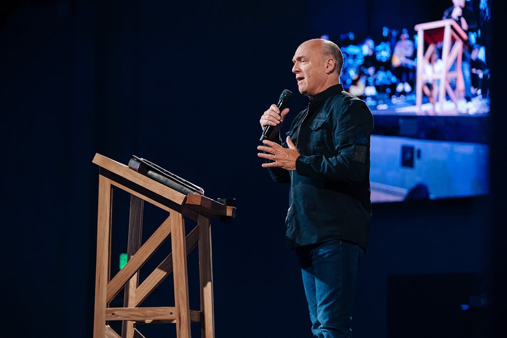 greg laurie harvest christian fellowship