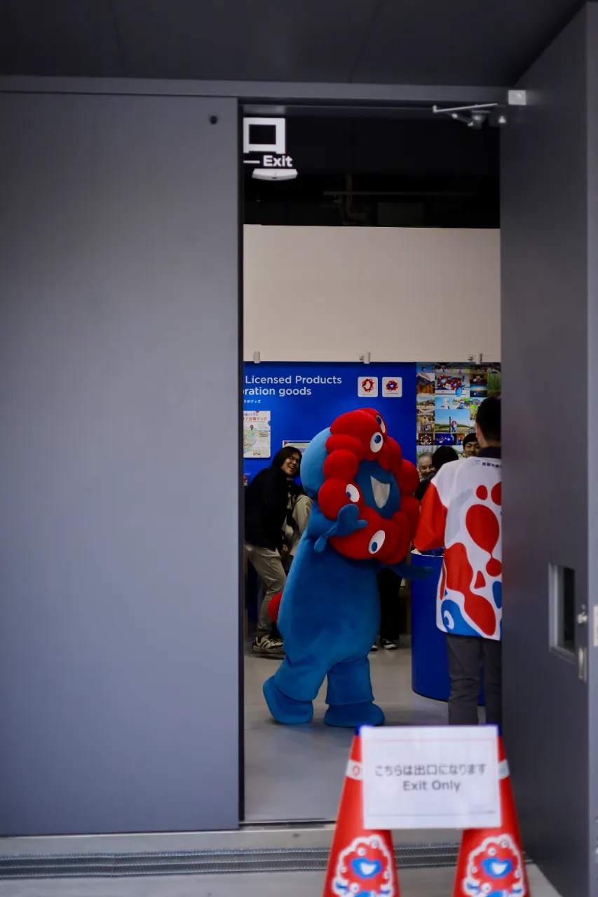 ミャクミャクハウスを外から盗撮