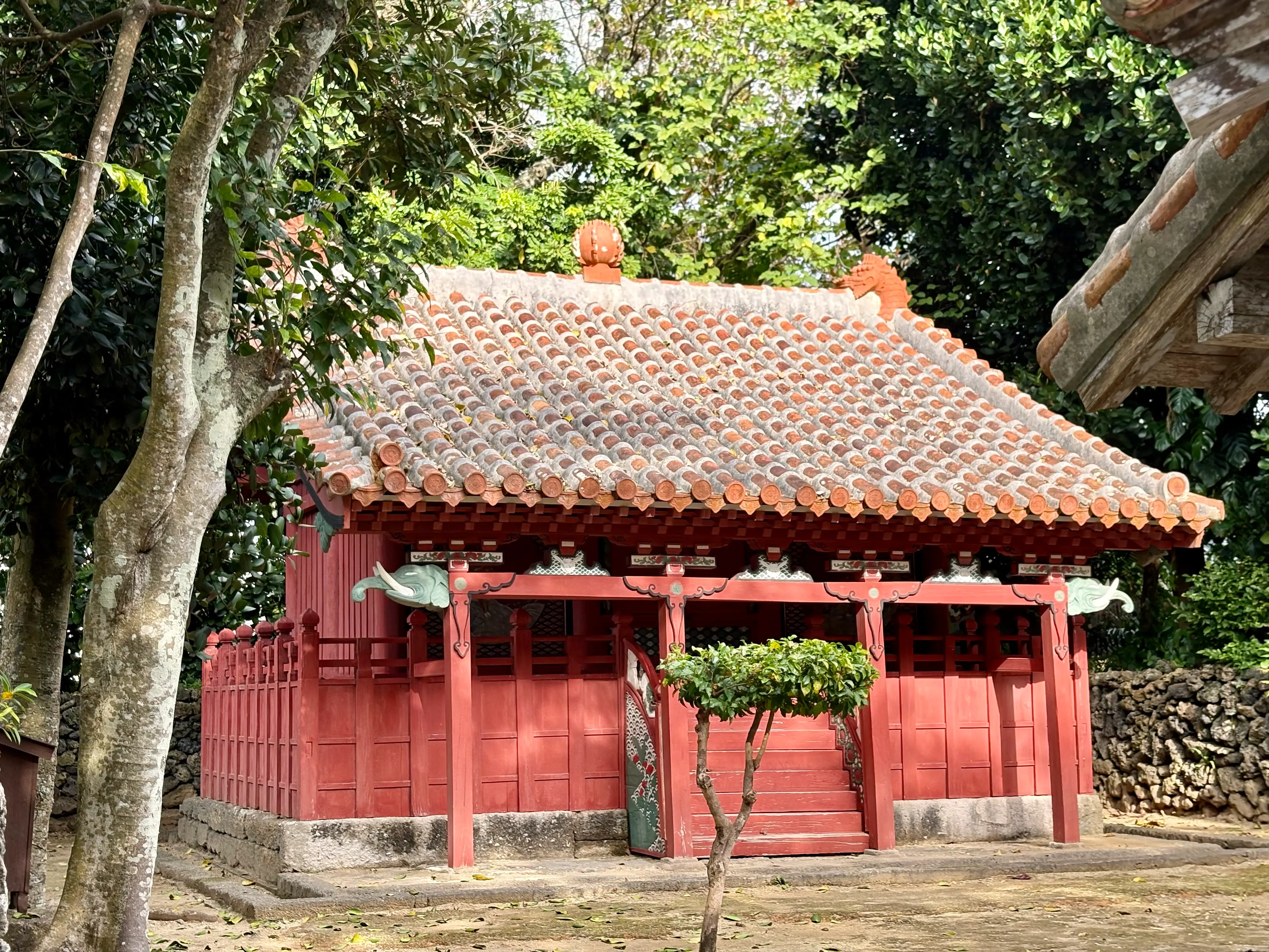 八重山権現堂
