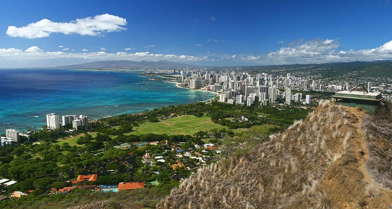 1280px-View_from_Diamond_Head_Rim_at_Hawaii