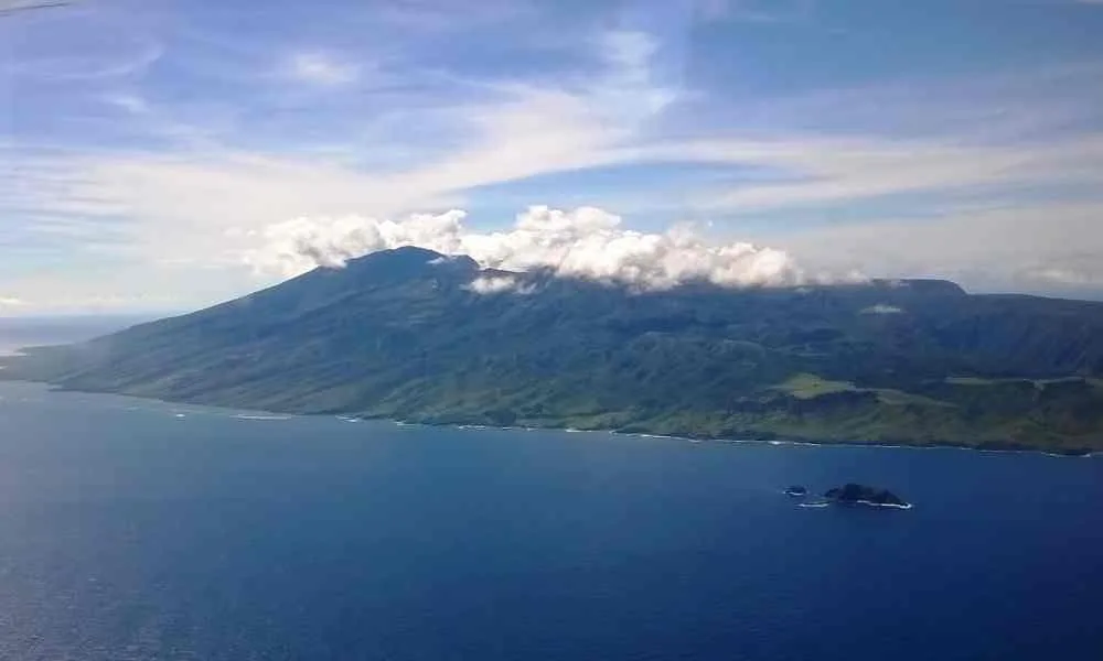 Flying-to-Molokai