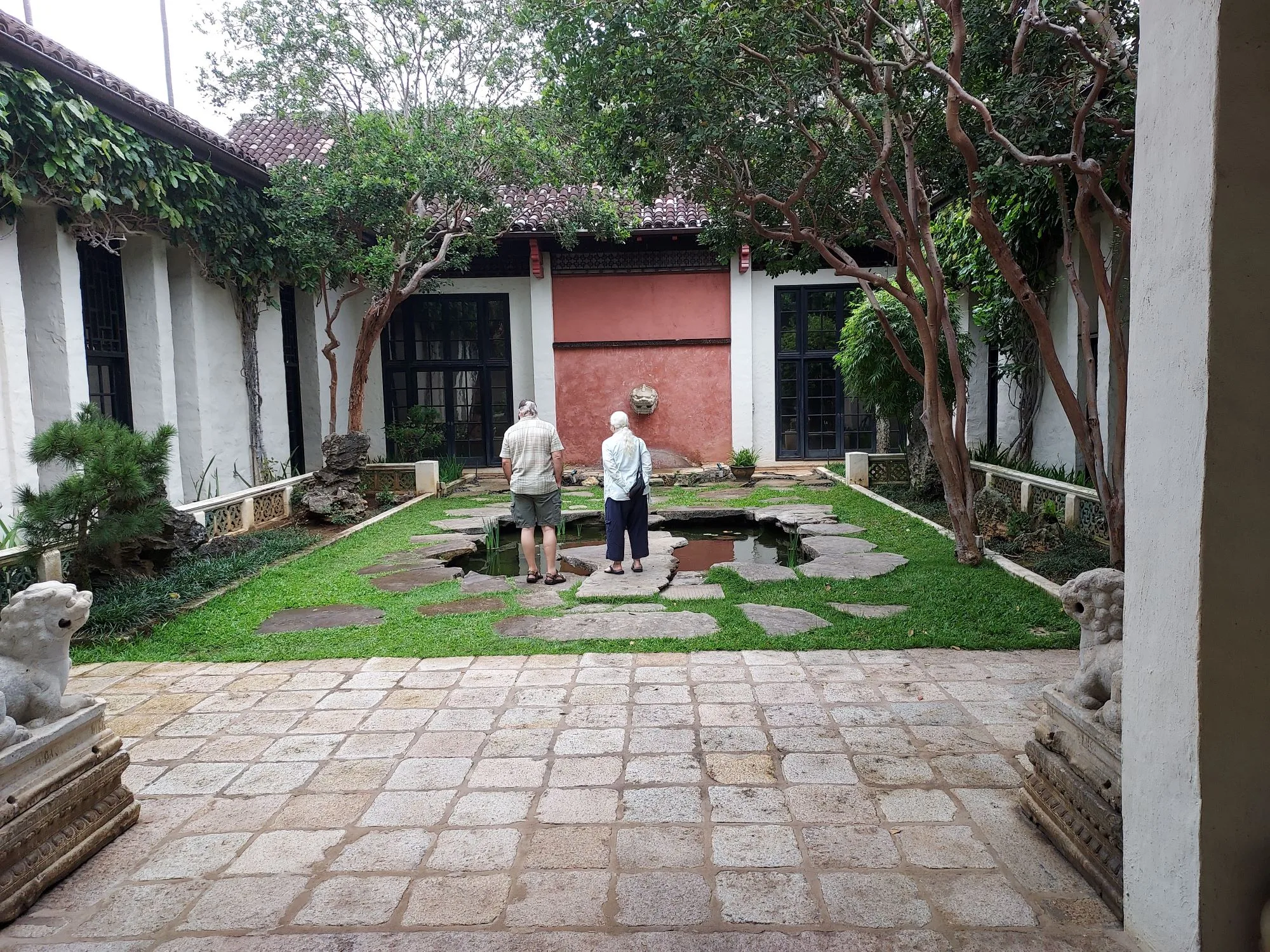 Honolulu Museum of Art reflecting pool visitors