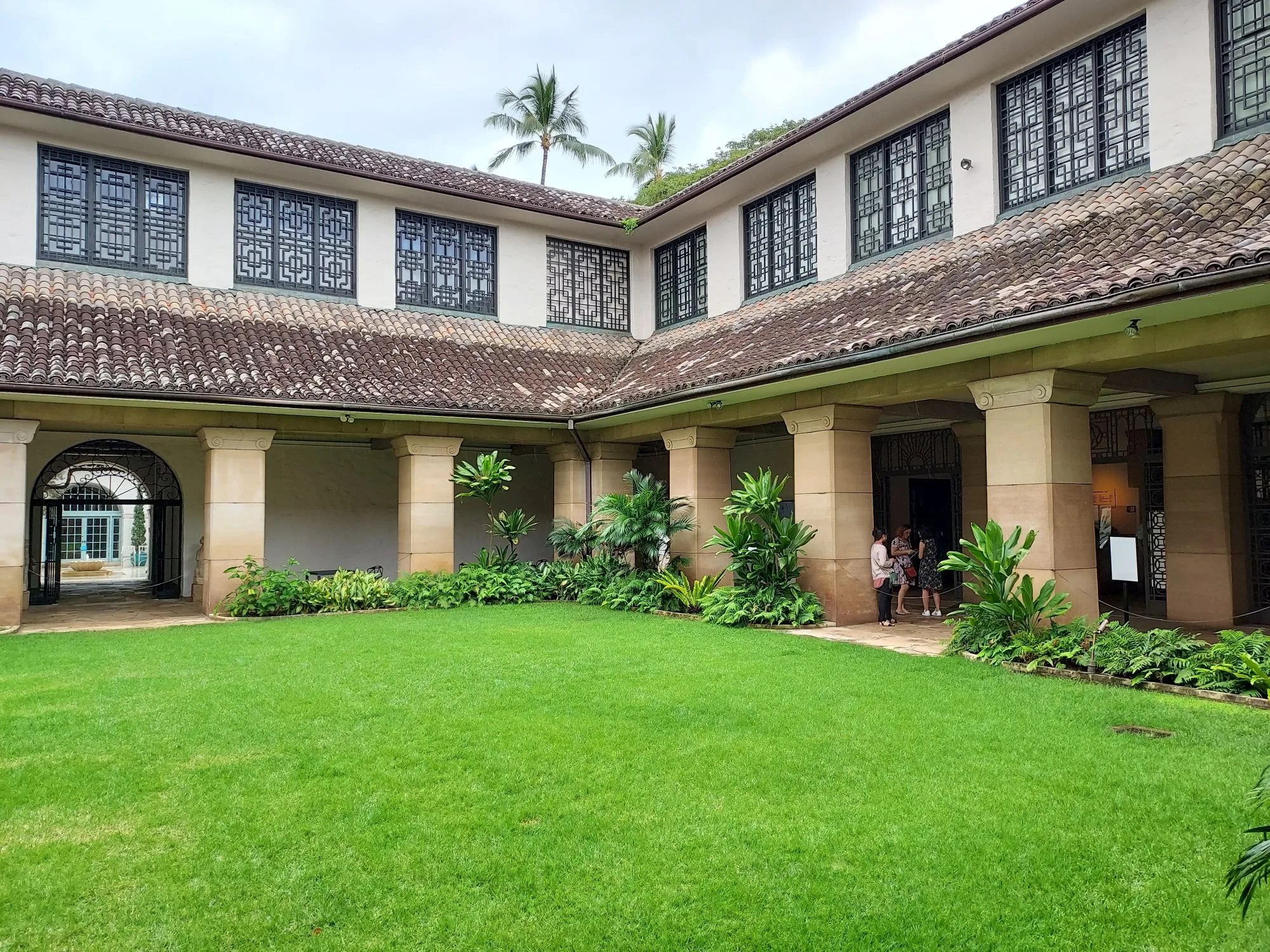 Honolulu Museum of Art courtyard