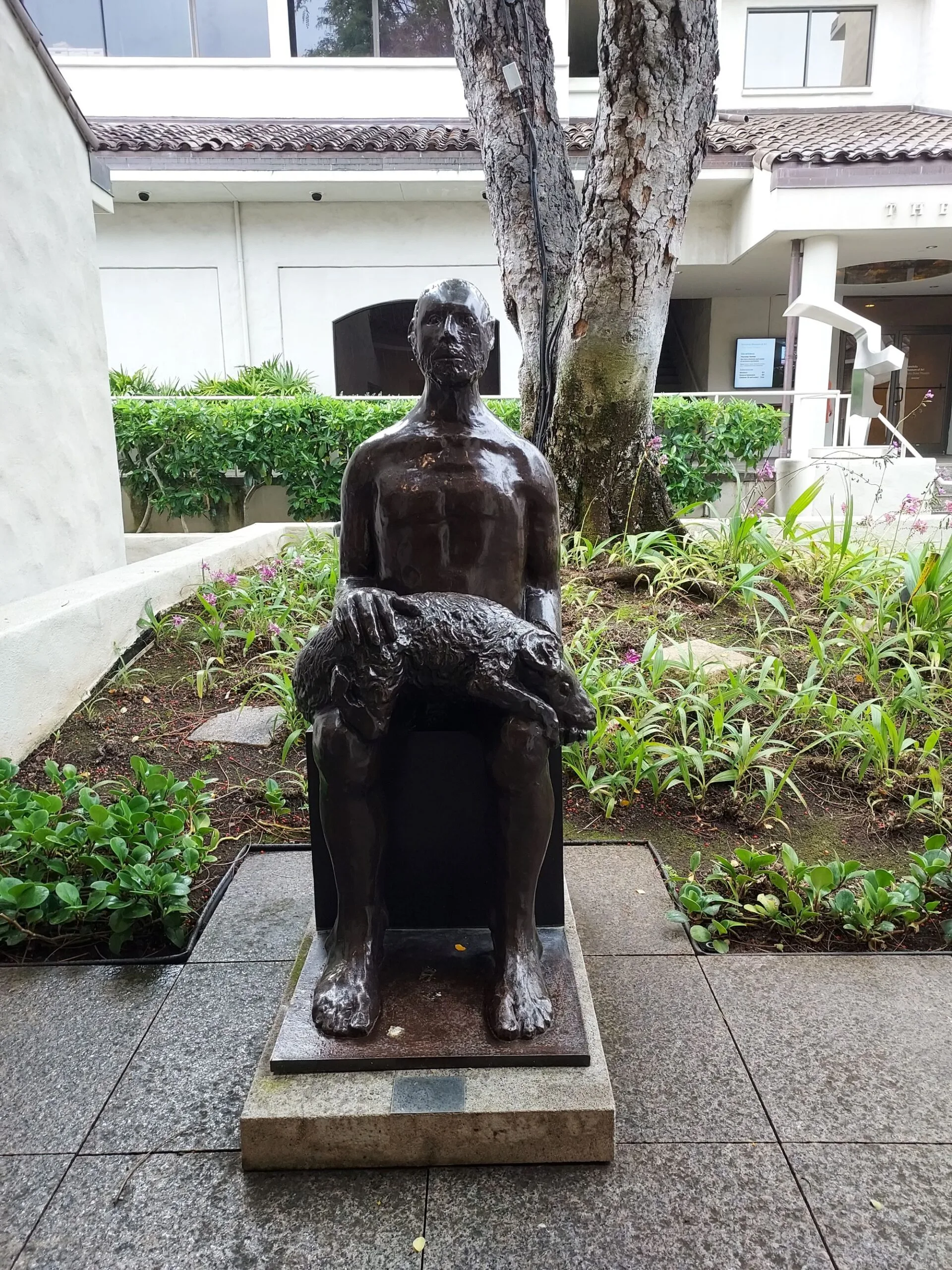 Honolulu Museum of Art sculpture of a figure with pet