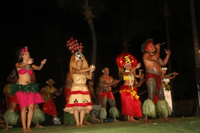 thanksgiving-on-maui-luau