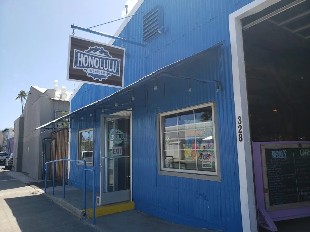 Oahu vacation tips buy local Honolulu Beerworks