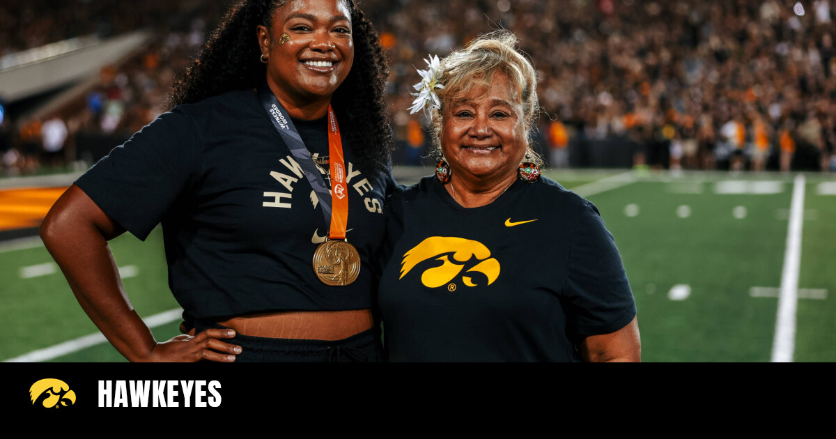 Laulauga Tausaga-Collins: Semifinalist for AAU James E. Sullivan Award, First U.S. Gold Medalist in Women’s Discus