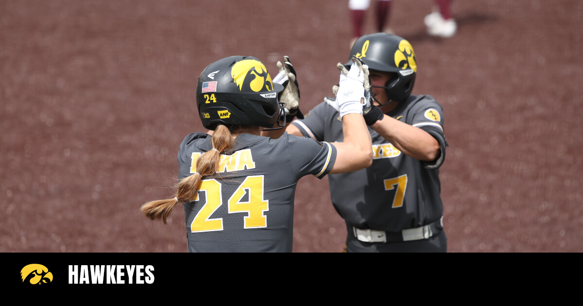 Hawkeyes Fall in Extra Innings