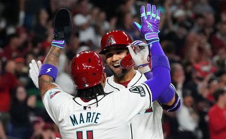 Diamondbacks score 14 runs in 3rd inning, cruise to 16-1 victory over Rockies