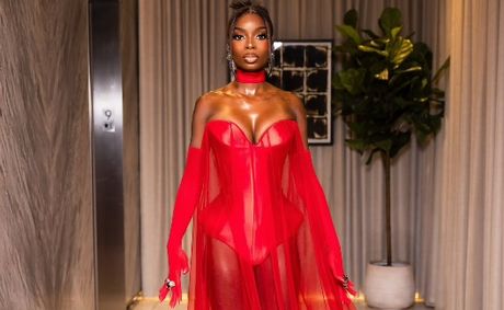 How Olandria Carthen Lit Up the VMAs With Her Golden, Glowing Beauty Look
