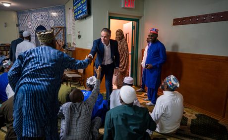 Cuomo Campaigns at Futa Islamic Center, Receives Warm Welcome from Bronx Congregants