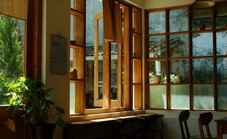 Redefining Luxury Spaces with Glass as the Key Medium