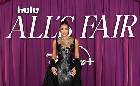 Kim Kardashian Shuts Down London in a Show-Stopping Look at the “All’s Fair” Premiere