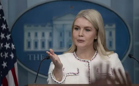 ‘It’s An Insult’: Karoline Leavitt Crashes Out When Pressed on Trump’s Right to Demolish the East Wing — Invents a Word, Fumbles with Photos, Then Just Gives Up