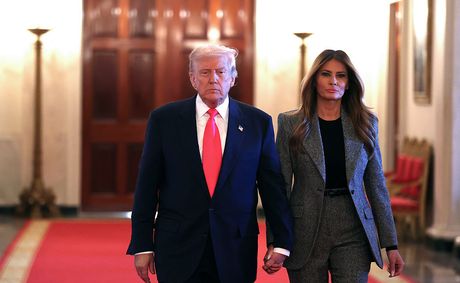 ‘She’s There for the Bacon Not the Pig’: Trump and Melania’s Sweet Holiday Pic Looked Innocent Until a Quick Photographer Caught the Split Second Her Real Feelings Slipped Out