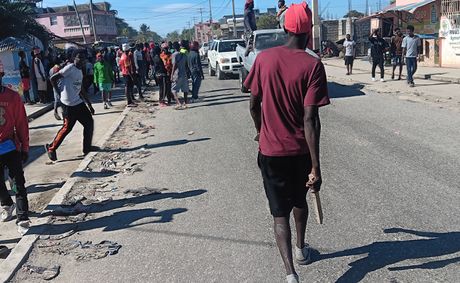 Protests erupt in Port-de-Paix over alleged moto-taxi registration fee 