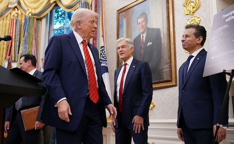 ‘The Swelling Is Turning His Shoes Over’: Trump’s ‘Strangely Shaped’ Footwear Has Fans Zooming In On a Disturbing New Bulge