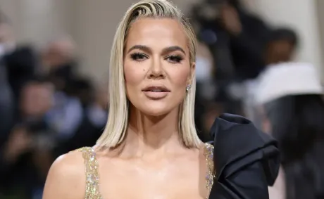 ‘Do it for the Plot Babe’: Khloé Kardashian’s Flirty Exchange with a Teacher Goes Viral, and His Next Move Has Everyone Holding Their Breath