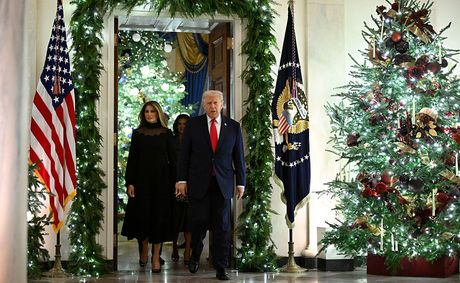 ‘It Be Your Own Family’: Melania Posts Damaging Video of Trump Struggling as Health Concerns Mount — and Fans Say She Knew Exactly What She Was Doing