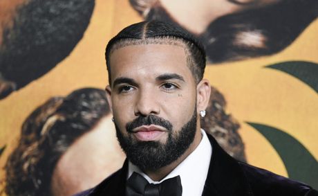 Drake reveals his plans to give a fan a tenth of his gambling winnings