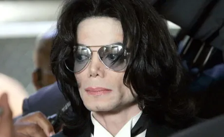 ‘Everyone Catching Strays’: Michael Jackson’s Former Bodyguard Tells a Different Story About Singer’s Time at Epstein’s House—and Fans Don’t Know Who to Believe