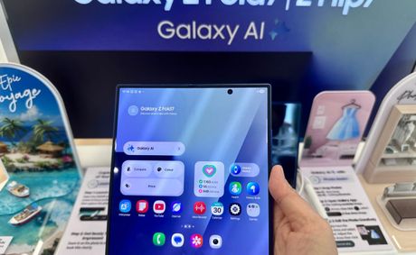 Galaxy Z Flip 7 hits lowest price this holiday season