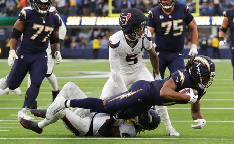 Chargers Fall to Texans 16-20