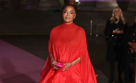 No White, All Power: Janet Jackson’s Black New Year’s Eve Look Set the Tone for a Bold 2026