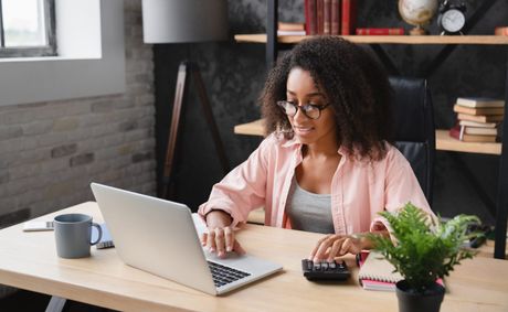 9 powerful ways to stay motivated when working alone