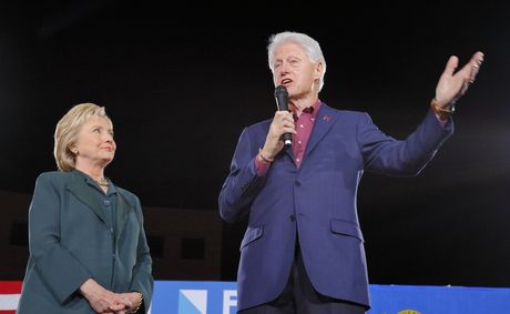 Clintons risk contempt over Epstein questions