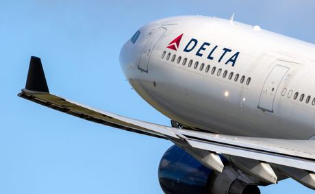 Delta places first 787 order as luxury sales climb