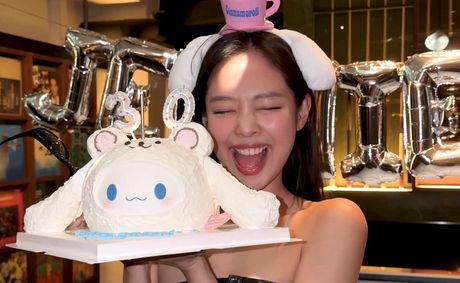BLACKPINK’s Jennie Celebrates 30th Birthday in Tokyo Club