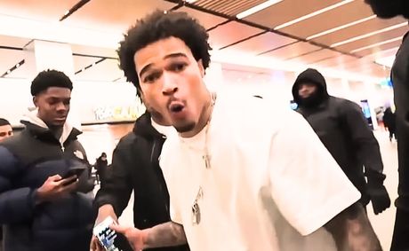 PlaqueBoyMax Suffers Brutal Wardrobe Fail In Front Of Thousands