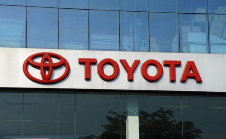 Toyota recalls 162,000 trucks over screens that go black