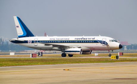 Business jet carrying eight crashes on takeoff in Maine