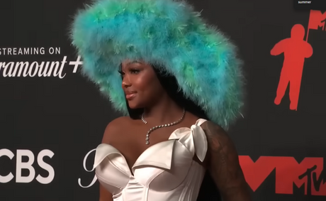 Summer Walker  finally announces first arena tour