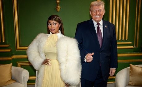 ‘Finalizing That Citizenship Paperwork’: Nicki Minaj Flaunts Trump $1M Gold Card (PHOTO)