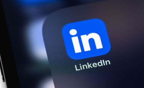 Psychological tricks LinkedIn uses for premium memberships