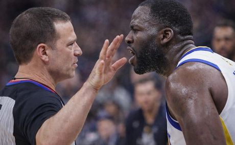 Draymond Green Gets 10th Tech, Says White Ref Showed ‘Disrespect’ w/Hand Gesture | VIDEO
