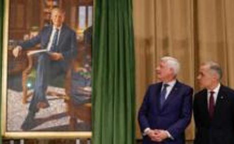 'Canada must preserve its independence', former PM says at portrait unveiling