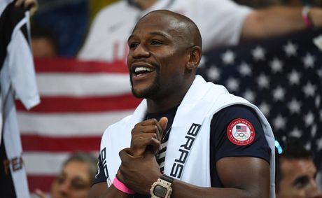 50 Cent taunts Floyd Mayweather on suit, upcoming fight