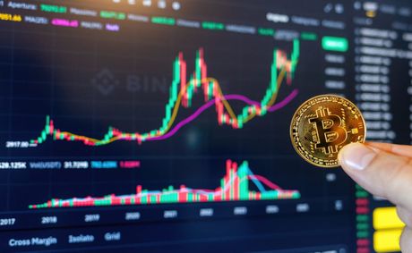 Bitcoin exchange error gifts users 2,000 BTC worth $133M