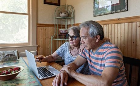 Empiece el año nuevo con el pie derecho: los 5 puntos principales en la lista de tareas de atención médica de las personas mayores