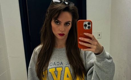 Bill Belichick’s Girlfriend Jordon Hudson Goes Viral in Shirt Linked to Robert Kraft Prostitution Bust