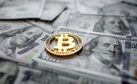 $40B Bitcoin error makes 695 people instant millionaires