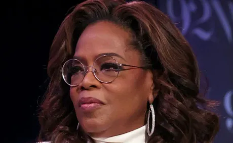 ‘Oprah This You?’: Viral Oprah Winfrey Swimsuit Photo Posing with Epstein Sparks Frenzy as Viewers Zoom In Scrambling for Clues