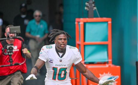 Dolphins send Tyreek Hill packing after devastating knee injury